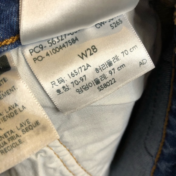 Levi's 501 Original Frayed Hem Shorts in mid wash High-waist Denim Button-up 28 - Picture 4 of 7